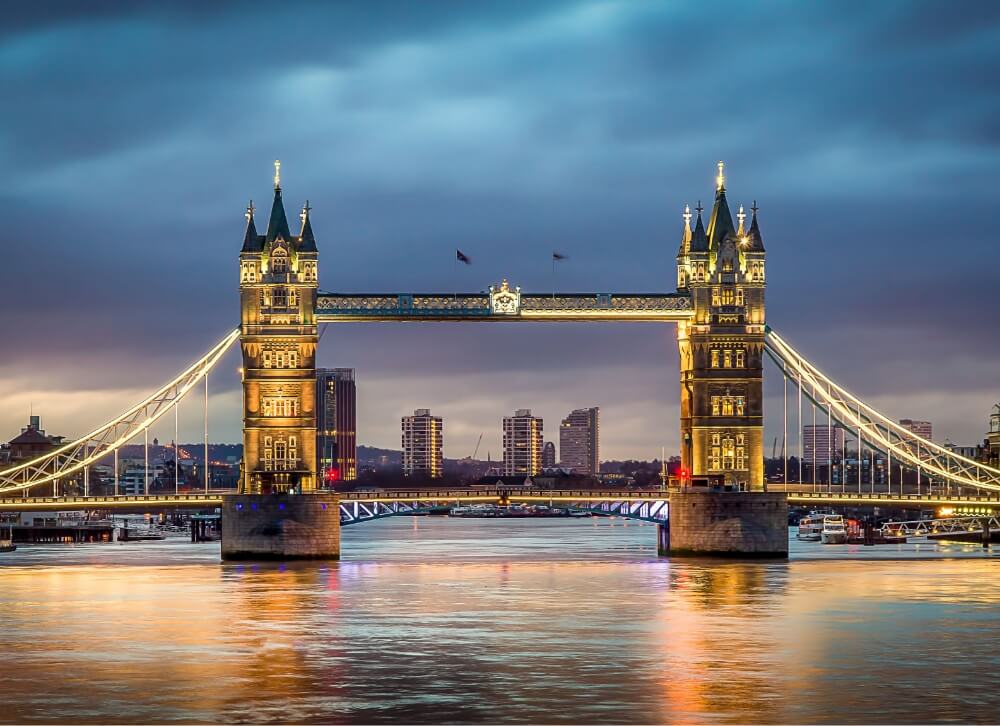 Londres. JVO Voyages votre agence de voyages en groupe par excellence, organise des excursions et croisières. La tamise.