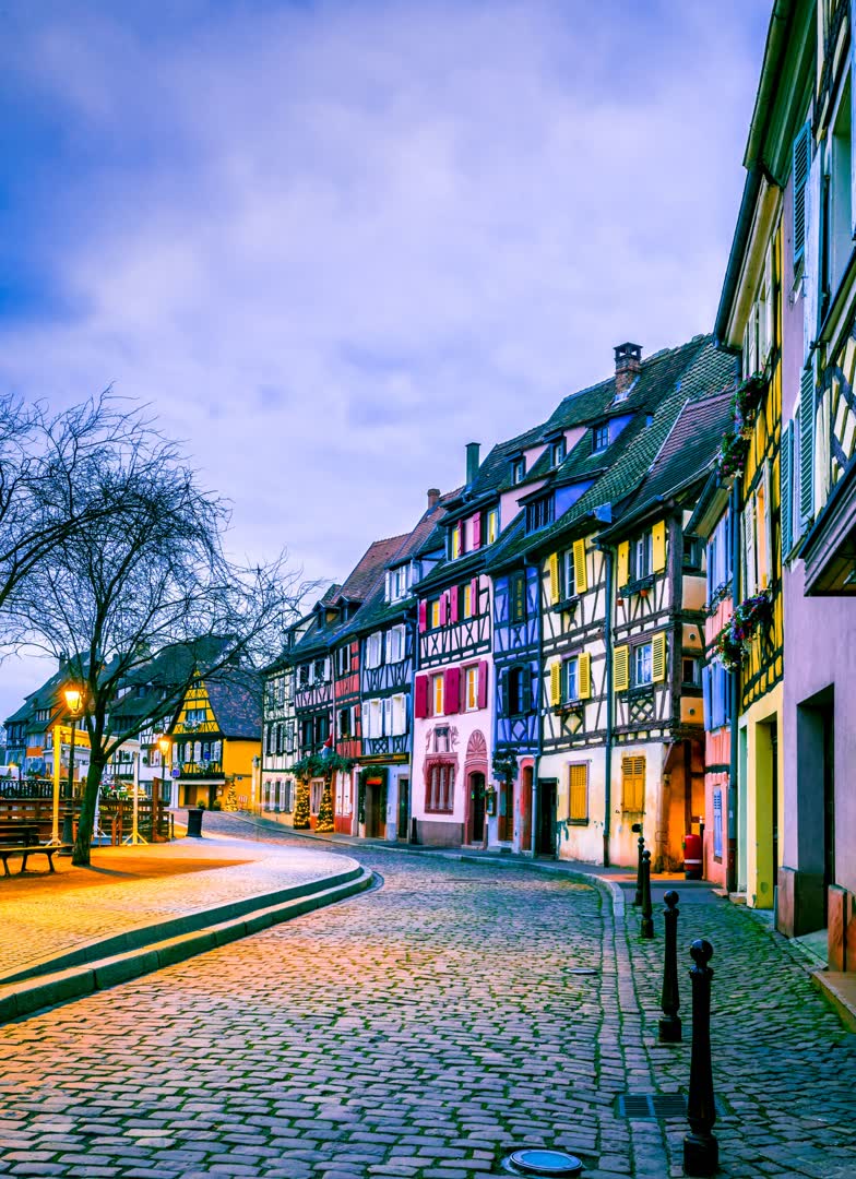 Maisons typiques alsaciennes. JVO Voyage, votre agence de voyages en groupe par excellence, organise des excursions. en Alsace.