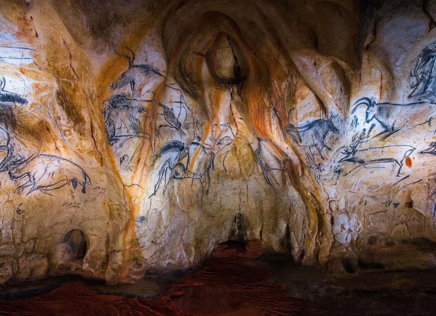 La Grotte Chauvet2. JVO Voyage, votre agence de voyages en groupe par excellence, organise des excursions en Ardèche.
