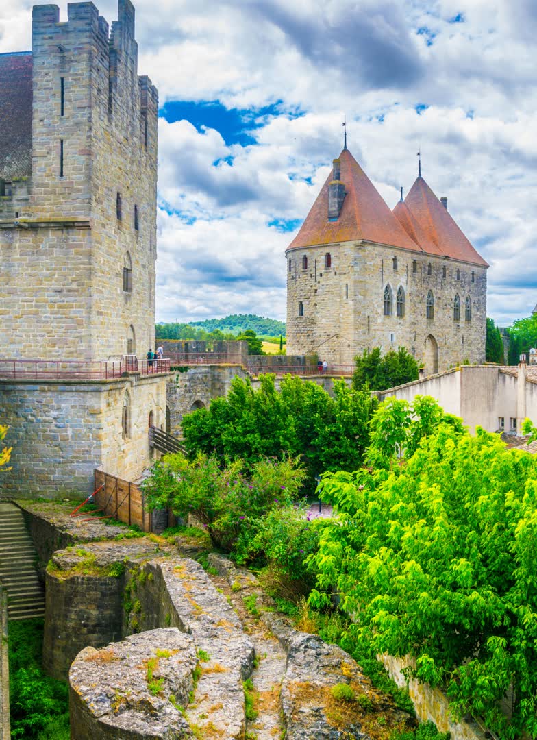 JVO Voyage, votre agence de voyages en groupe par excellence, organise des excursions en Occitanie. Visite d'un village de l'Aude