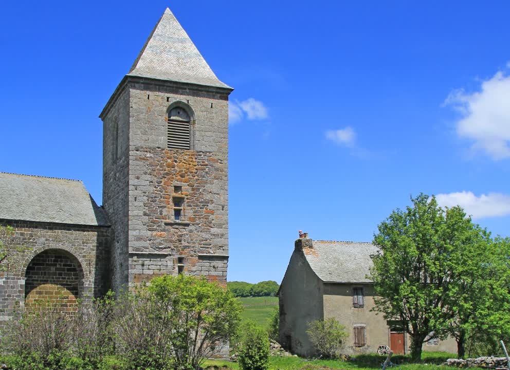 Village de l'Aveyron. JVO Voyage, votre agence de voyages en groupe par excellence, organise des excursions en Occitanie.