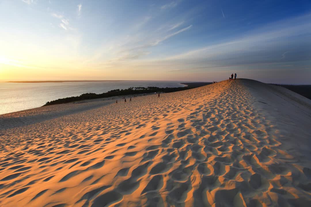 JVO Voyage, votre agence de voyages en groupe par excellence, organise des excursions en Gironde. La dune du Pila