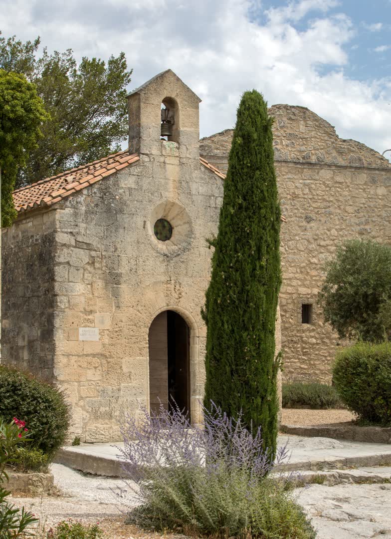 Village dans les Bouches du Rhône. JVO Voyage, votre agence de voyages en groupe par excellence, organise des excursions en Provence-Alpes-Côte-d'Azur