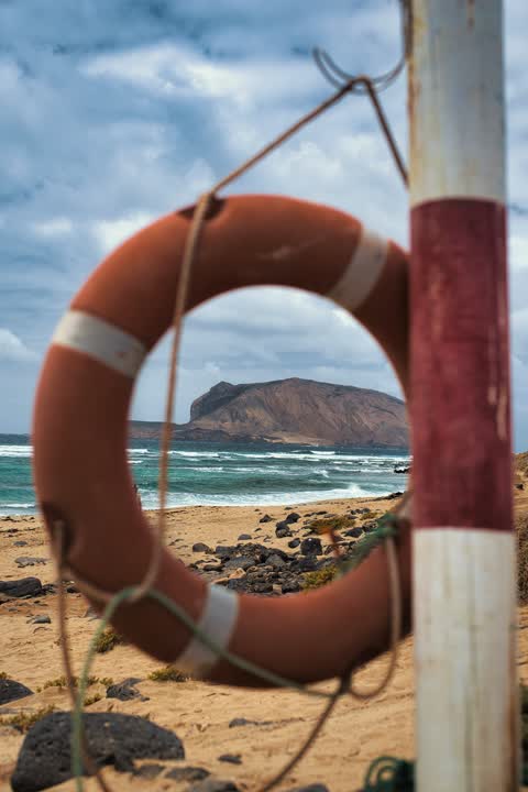 JVO Voyage, votre agence de voyages en groupe par excellence, organise des excursions en Espagne. Plage des Iles Canaries