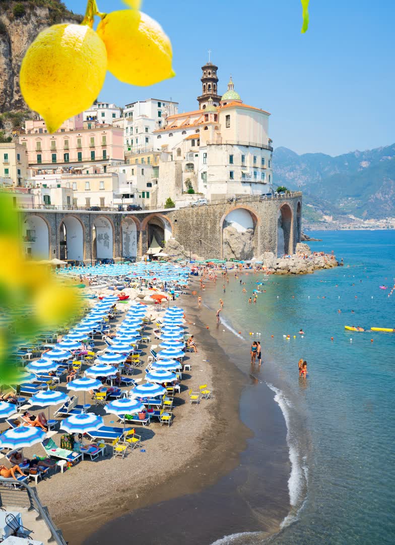 JVO Voyage, votre agence de voyages en groupe par excellence, organise des excursions en Italie. Plage de Capri.