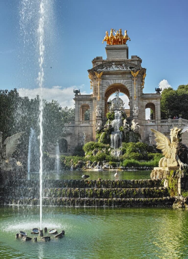 Parc de la Ciutadella à Barcelone - Découverte Catalane. JVO Voyage, votre agence de voyages en groupe par excellence, organise des excursions en Espagne.