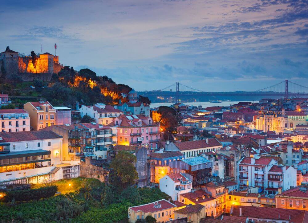Partez à la découverte du Portugal, pays ensoleillé et accueillant. JVO Voyages votre agence de voyages en groupe par excellence, organise des excursions.
