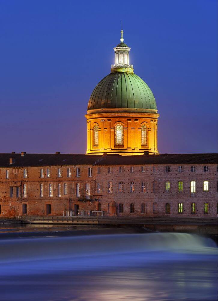 Deux jours dans l'espace - Toulouse. JVO Voyages votre agence de voyages en groupe par excellence, organise des excursions et croisières. Toulouse et la Basilique Saint-Sernin de Toulouse.