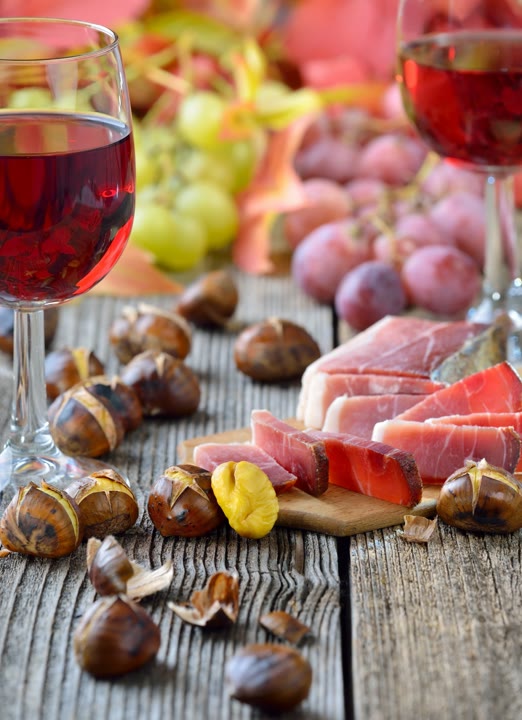Dégustation de châtaigne. JVO Voyage, votre agence de voyages en groupe par excellence, organise des excursions dans le Gard et l'Ardèche.