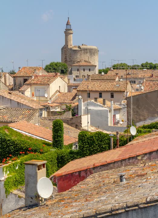 JVO Voyage, votre agence de voyages en groupe par excellence, organise des excursions en Occitanie. Visite d'un village du Gard