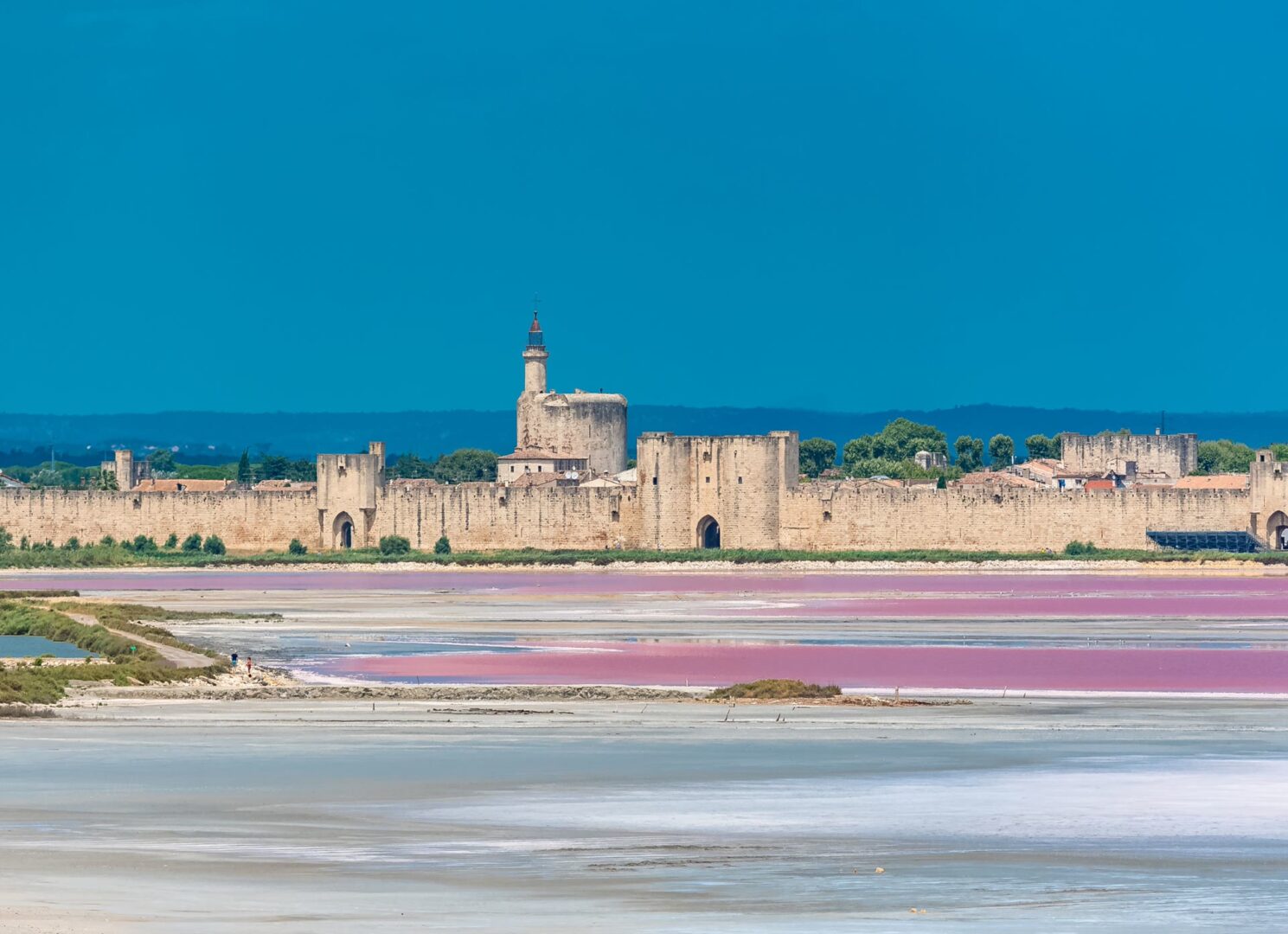 JVO Voyage, votre agence de voyages en groupe par excellence, organise des excursions en Occitanie : visite d'Aigues-Mortes