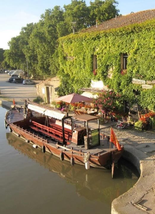 Croisière en péniche sur le canal du midi. JVO Voyage, votre agence de voyages en groupe par excellence, organise des excursions dans l'Hérault