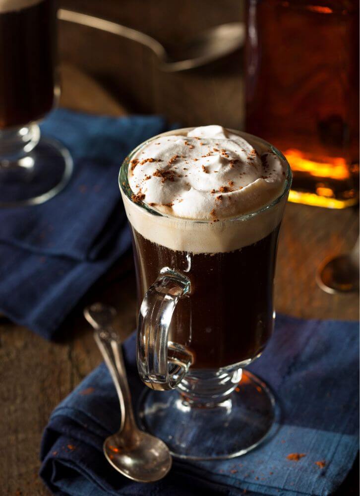 Irlande. JVO Voyages votre agence de voyages en groupe par excellence, organise des excursions. L'Irish coffee.