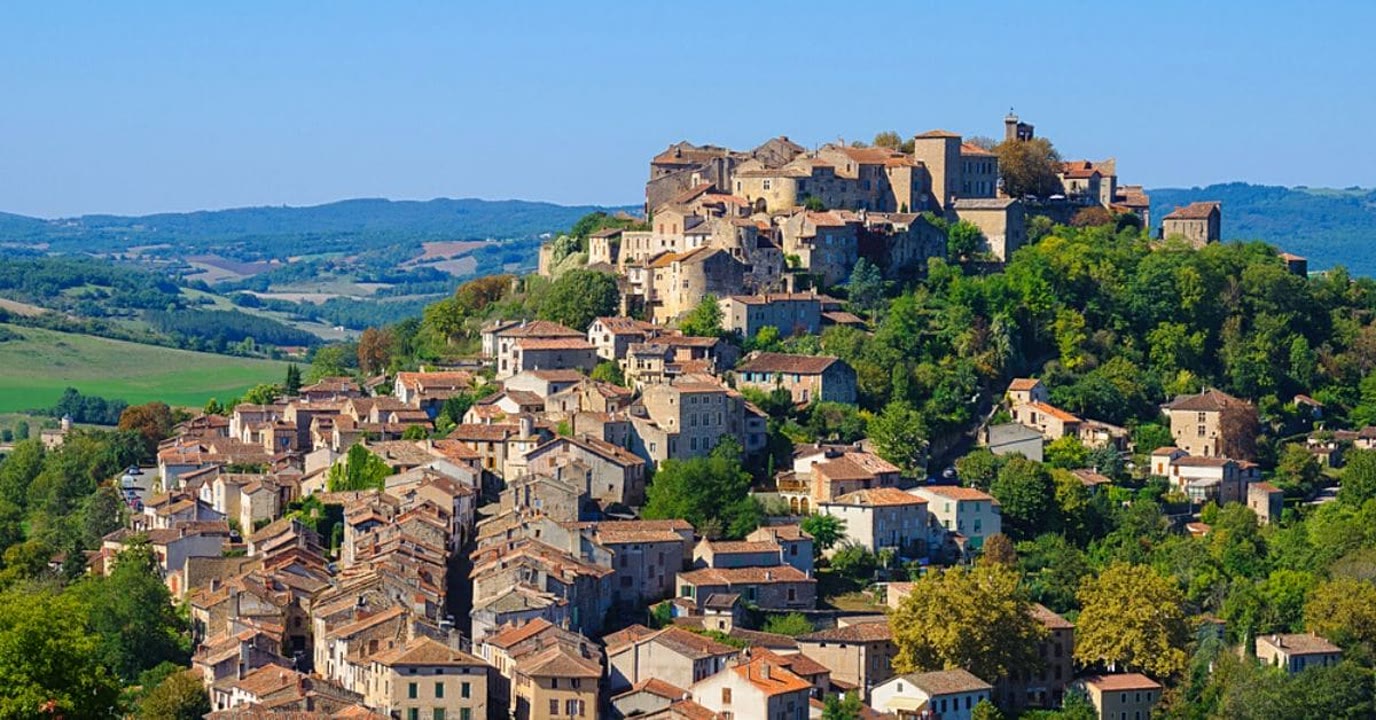 Visite de Cordes sur Ciel dans le Lot. JVO Voyage, votre agence de voyages en groupe par excellence, organise des excursions en Occitanie.