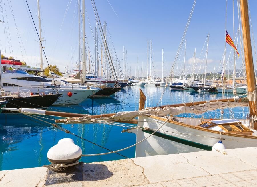 JVO Voyages votre agence de voyages en groupe par excellence, organise des excursions en Espagne. Port de Palma de Majorque.
