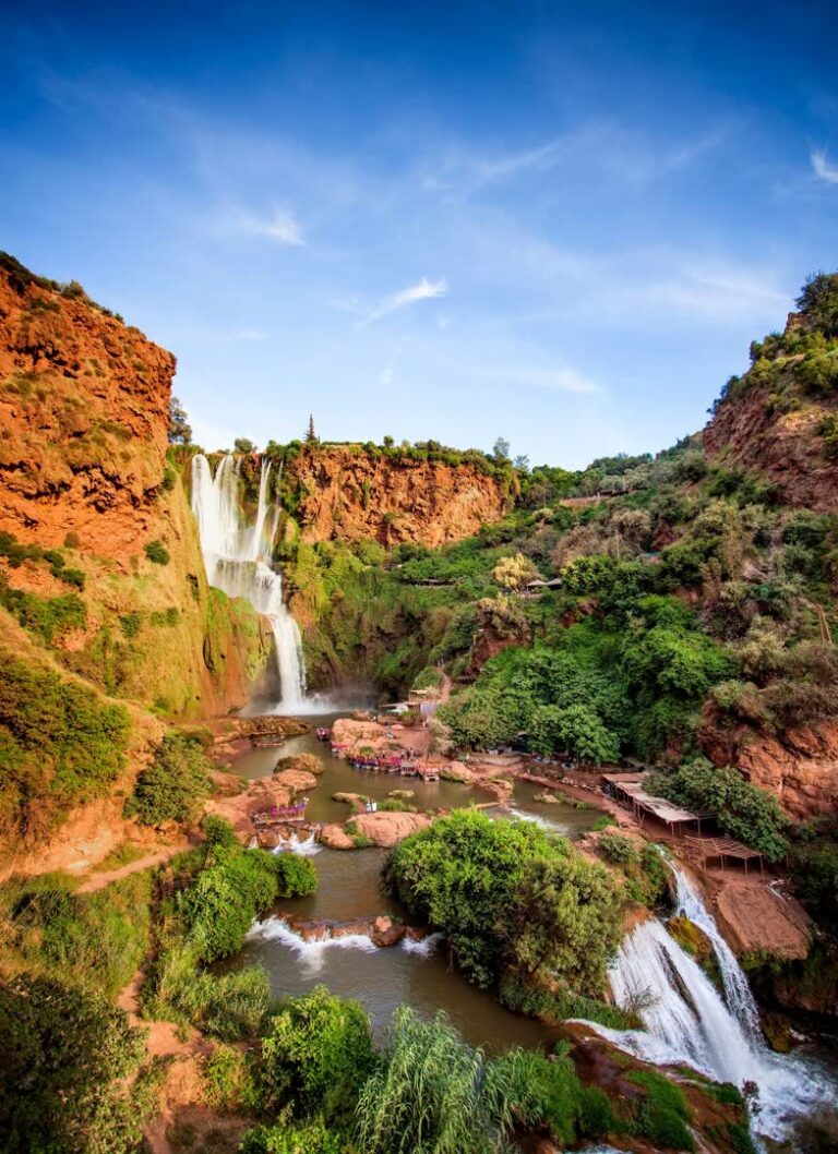 JVO Voyages, votre agence de voyages en groupe par excellence, organise des excursions à Marrakech. Cascade d'une oasis marocaine.