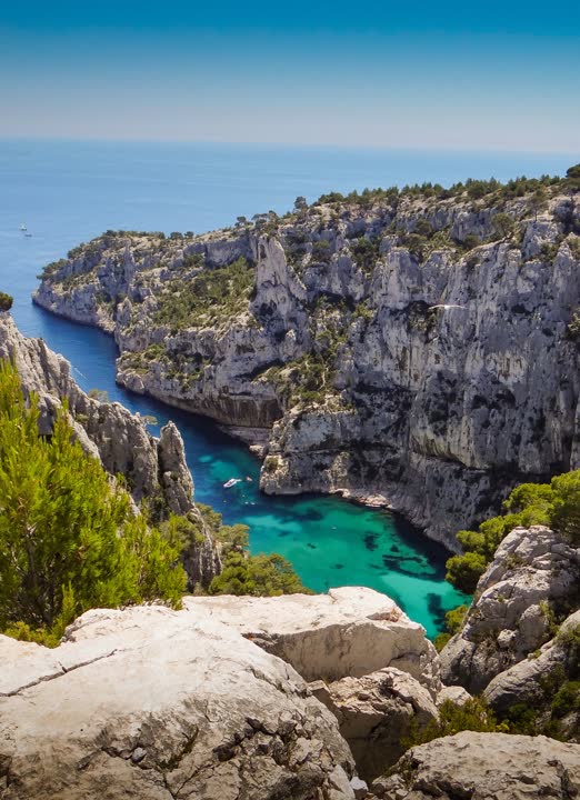 Excursion dans les Bouches du Rhône proposé par JVO Voyage, votre agence de voyages en groupe par excellence : découverte des Calanques de Marseille