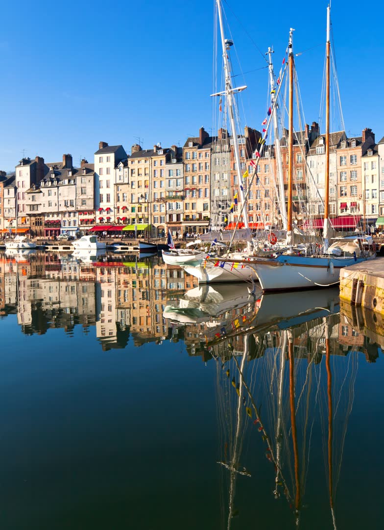 Excursion en croisière sur la Seine proposé par JVO Voyage, votre agence de voyages en groupe par excellence : Port de Honfleur