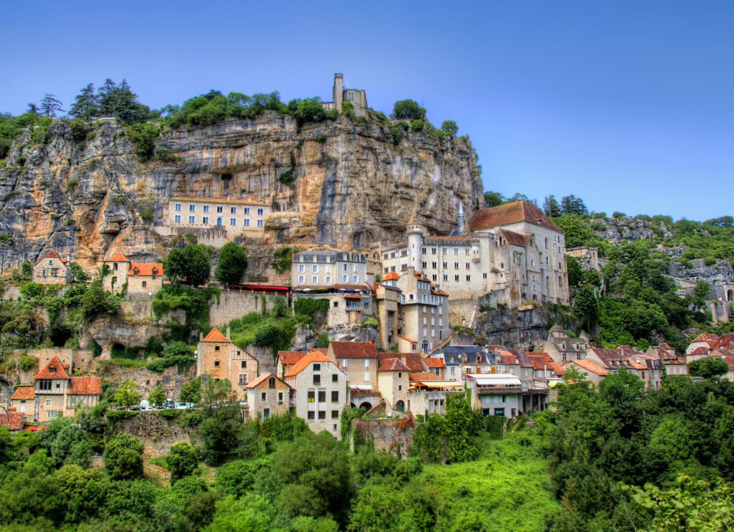 Excursions et visites de villages du Périgord proposés par JVO Voyage, votre agence de voyages en groupe par excellence