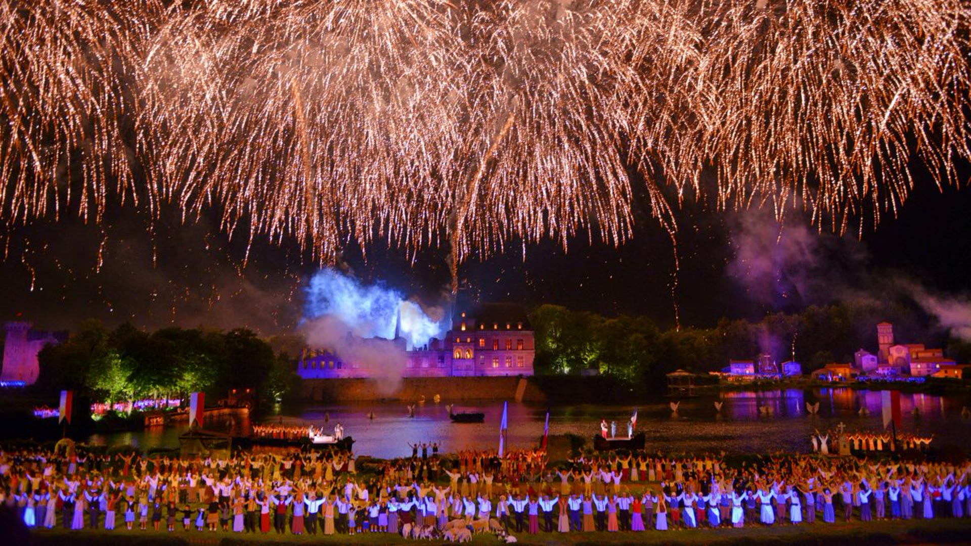 JVO Voyage, votre agence de voyages en groupe par excellence : Excursion au Puy du Fou. La Cinéscénie du Puy du Fou