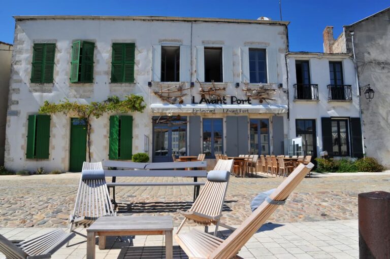 JVO Voyage, votre agence de voyages en groupe par excellence : Excursion au Puy du Fou. L’île de Ré