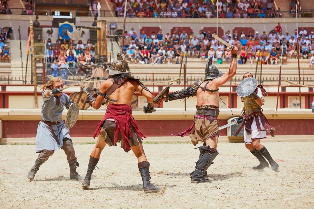 JVO Voyage, votre agence de voyages en groupe par excellence : Excursion au Puy du Fou. Attraction le Signe du Triomphe