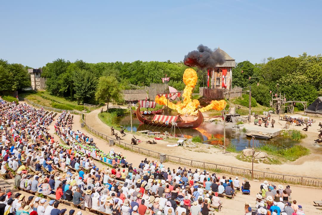 JVO Voyage, votre agence de voyages en groupe par excellence : Excursion au Puy du Fou. Les Vikings