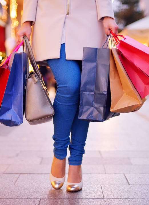 Excursion dans les Pyrénées Orientales proposé par JVO Voyage, votre agence de voyages en groupe par excellence : journée shopping