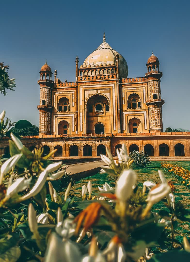 Vue d'un temple. JVO Voyage, votre agence de voyages en groupe par excellence, organise des excursions au Rajasthan.