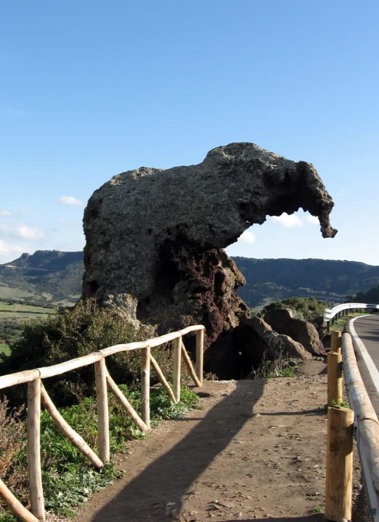 Paysages de Sardaigne. JVO Voyage, votre agence de voyages en groupe par excellence, organise des excursions en Italie.