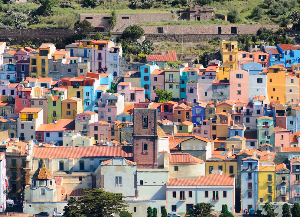 JVO Voyage, votre agence de voyages en groupe par excellence, organise des excursions en Italie. Maisons typiques de Sardaigne.