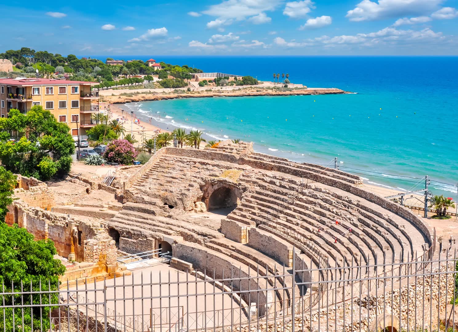 Le train des lacs - JVO Voyage, votre agence de voyages en groupe par excellence, organise des excursions en Espagne. L’amphithéâtre de Tarragone.