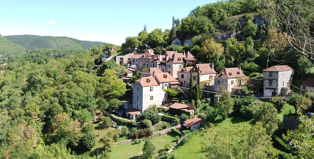 Vallée du Lot. JVO Voyage, votre agence de voyages en groupe par excellence, organise des excursions en Occitanie