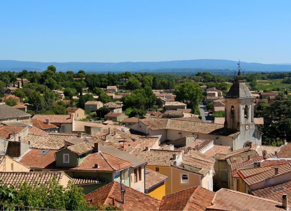 Excursion dans le Vaucluse proposé par JVO Voyage, : vue d'un village du Vaucluse