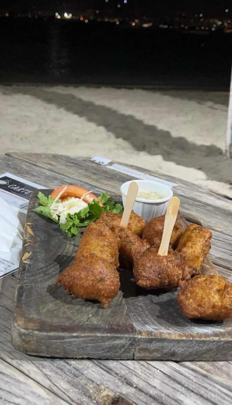 Acras sur la plage soir a l anse mitan1