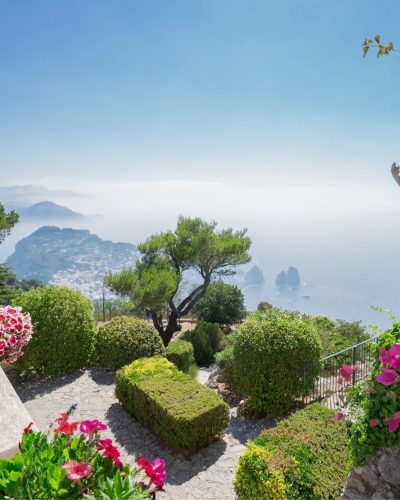 Capri - La Côte Amalfitaine : Découvrez les joyaux insulaires et les paysages enchanteurs de cette destination Italienne, avec JVO Voyages, agence de voyages en groupe par excellence.
