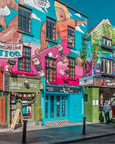 Irlande. JVO Voyages votre agence de voyages en groupe par excellence, organise des excursions. Pub Irlandais.
