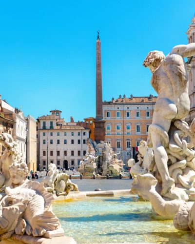 JVO Voyage, votre agence de voyages en groupe par excellence, organise des excursions en Italie. Place du centre ville de Rome